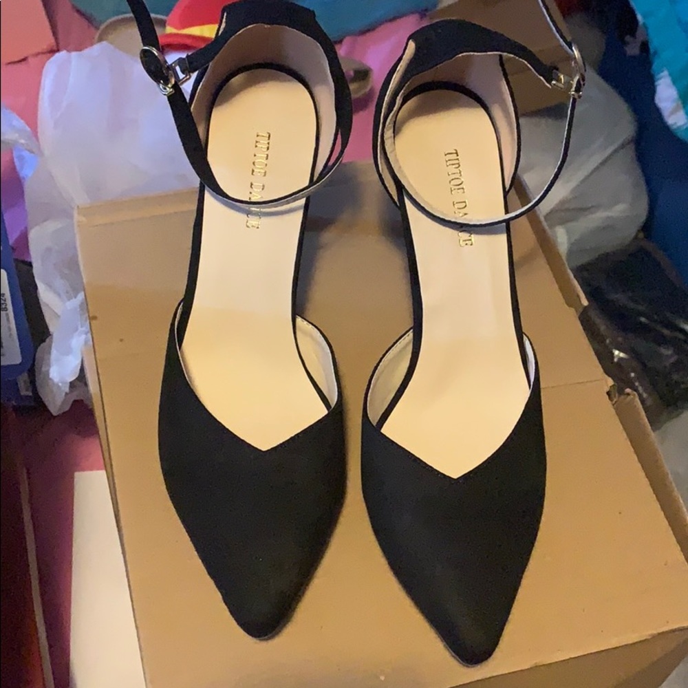 Tiptoe black strap shoes